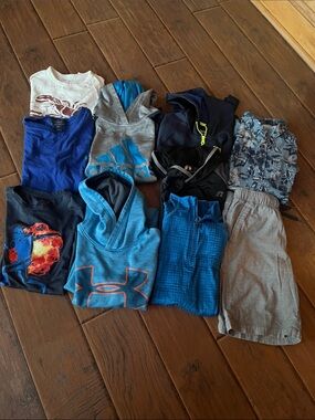 Bundle 3 Sweatshirts, 3 T-Shirts, 1 Buttonup Shirt, 2 Long Sleeve Tops, 1 Shorts